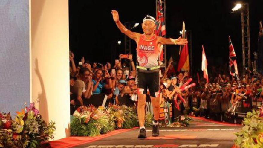 Un japonés de 86 años acaba el Ironman de Hawai