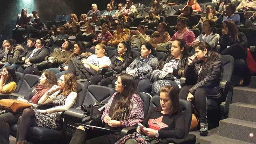 Encuentro de mujeres gitanas en Gijón