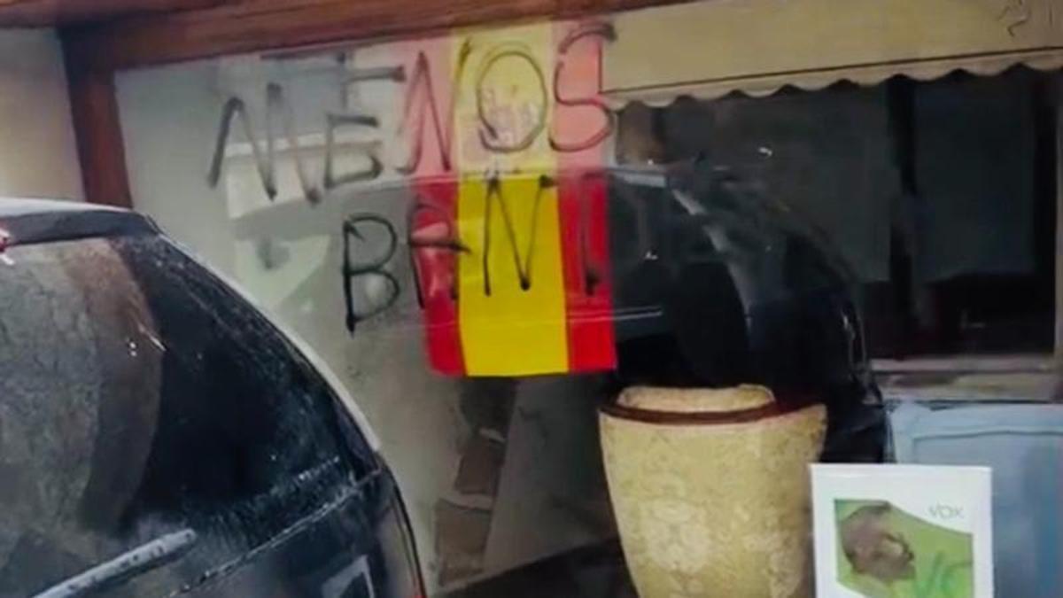 Vox denuncia un nuevo ataque vandálico a su sede de Sant Mateu