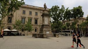 La estatua de Antonio López, en la plaza del mismo nombre, al final de la Via Laietana.