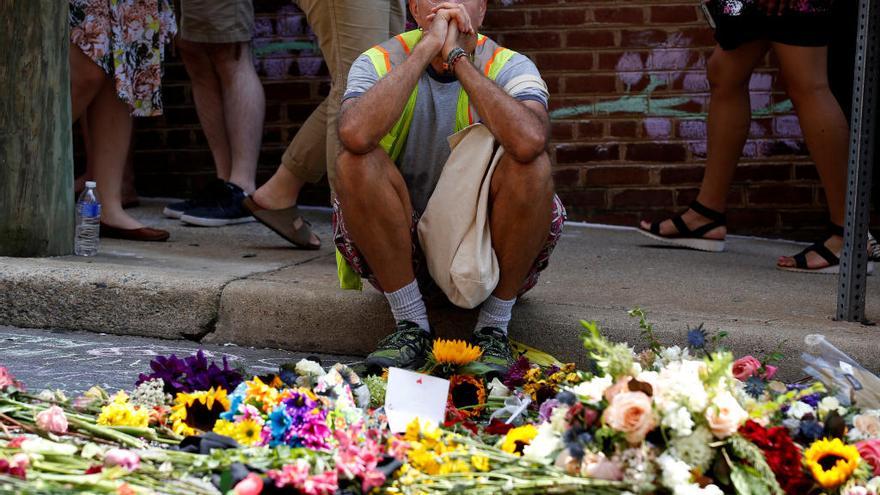 Flores en recuerdo de Heather Heyer