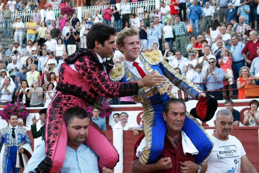 Toros en San Pedro: Cayetano, por la puerta grande