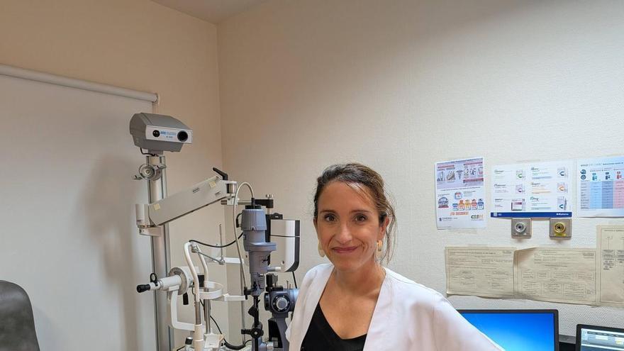 Ainhoa Rosselló, oftalmóloga: "Una lesión en la retina por mirar el eclipse no tiene cura ni tratamiento"