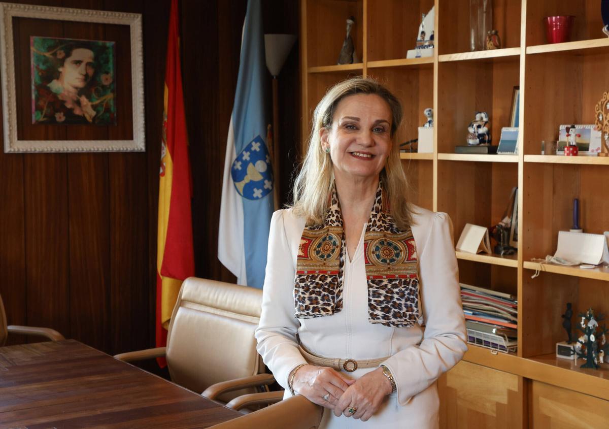 Dolores Fernández Galiño, Valedora do Pobo.