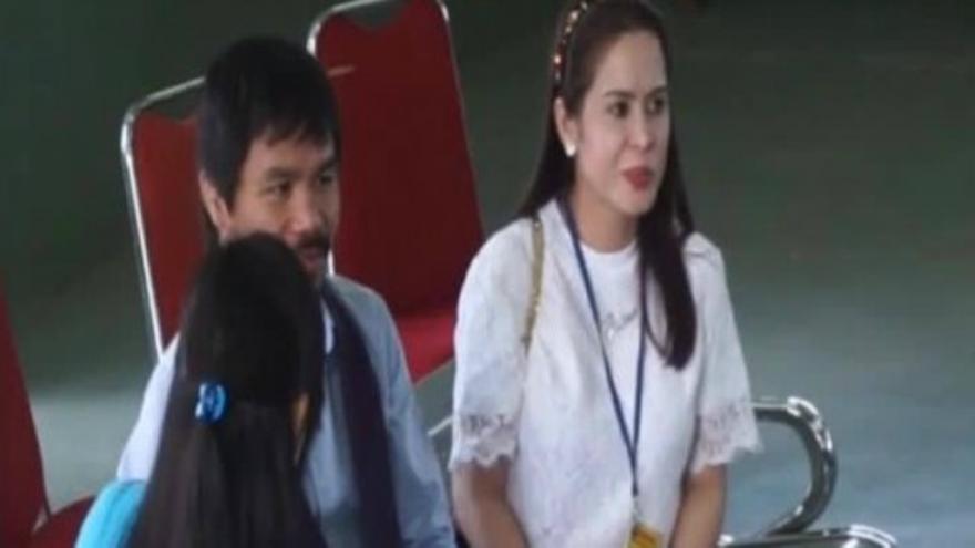 Pacquiao visita a una filipina condenada a muerte en una cárcel de Indonesia