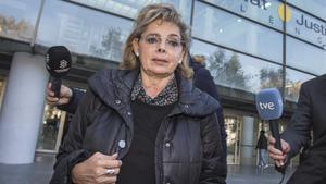 María José Alcón, este lunes, a su llegada a los juzgados de Valencia.