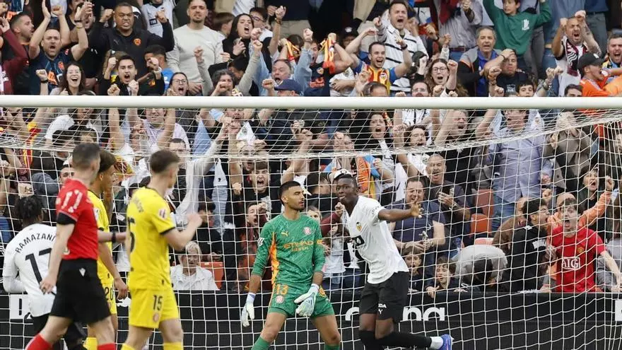 El Valencia se impuso en Mestalla al Girona en busca de asegurar la estancia en primera