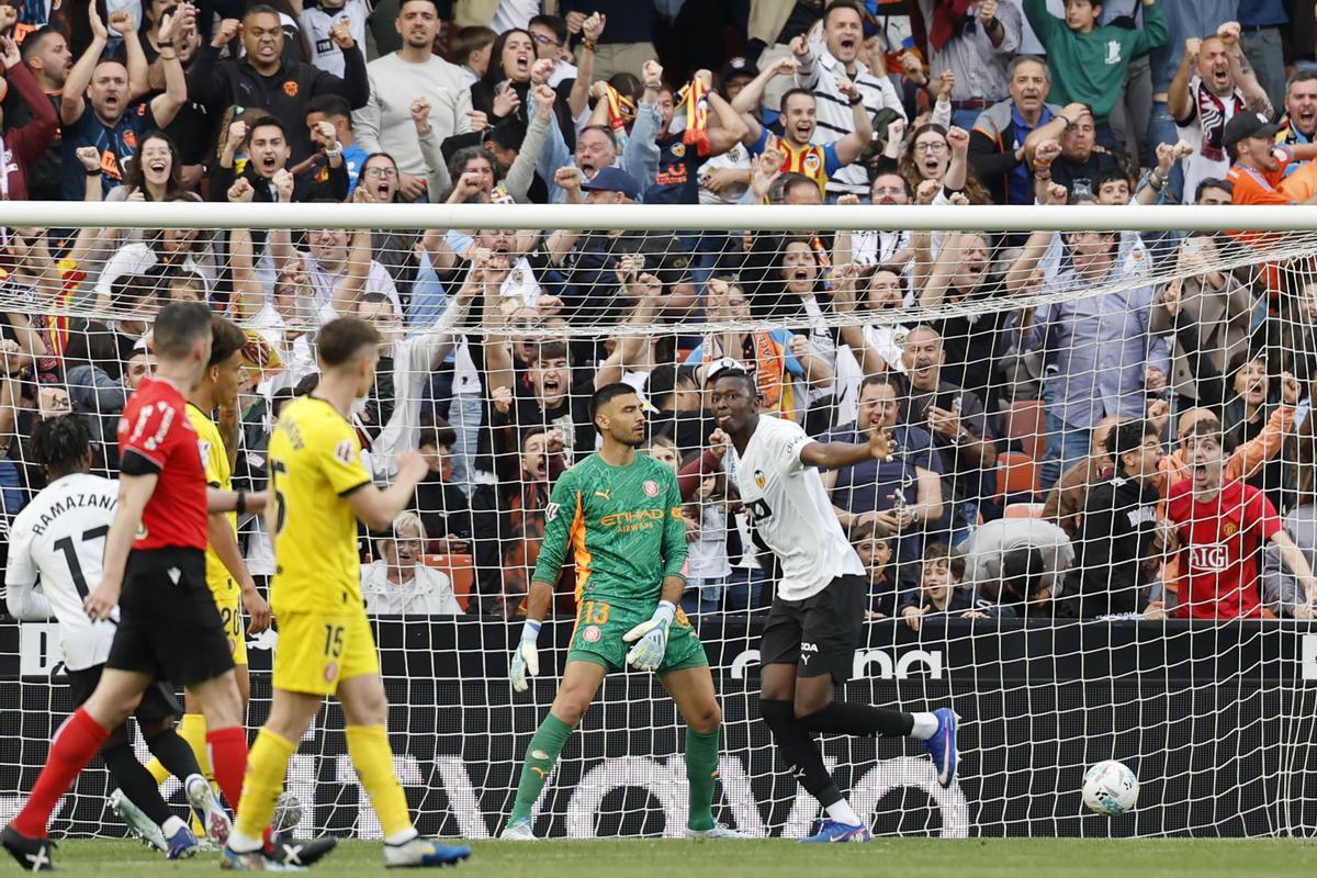 El Valencia superó al Girona en Mestalla