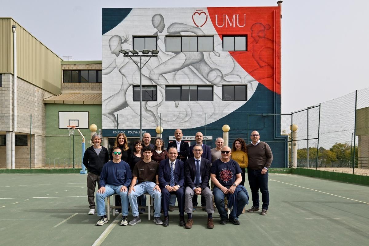 Autoridades y asistentes a la presentación del Rincón 'Huellas del Deporte'