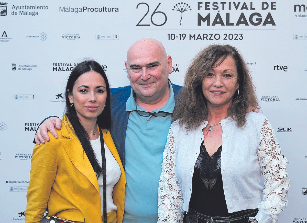 El Festival le dedica un adiós íntimo y familiar a Saura. Dos hijos del genio aragonés, Anna y Antonio Saura, y su viuda, Eulalia Ramón, acudieron al festival para recordar los últimos días, "lúcidos y clarividentes", del director y compartir algunos aspectos humanos