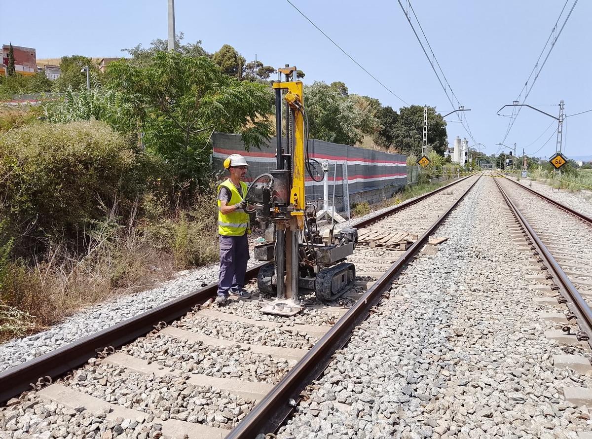 Adif da por reparado el socavón de Moncada y emplaza a Renfe a programar la recuperación del servicio . ADIF.