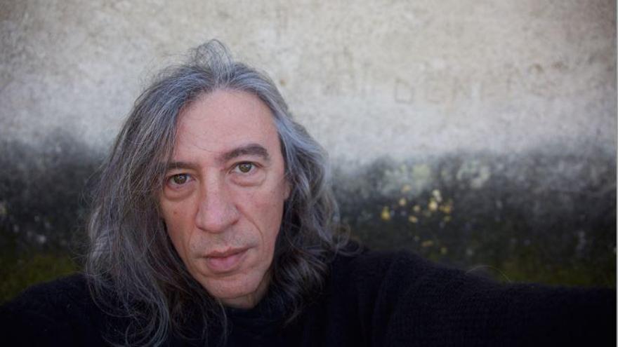 Gerard Quintana visita Figueres per presentar la seva novel·la «Entre el cel i la terra»