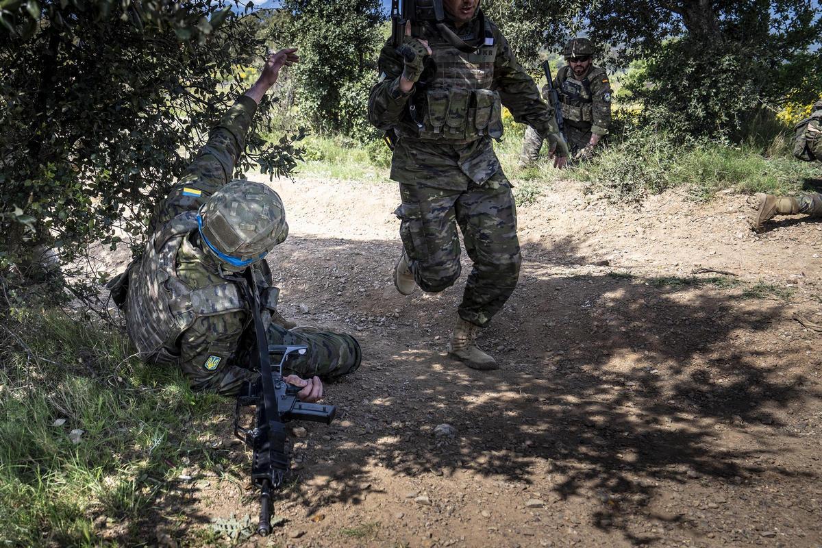 Participan 39 hombres y ocho mujeres en la XI rotación del módulo Squad Commander de la EUMAM, o sea, el adiestramiento de líderes de pelotón en el programa europeo de formación de combatientes ucranianos.