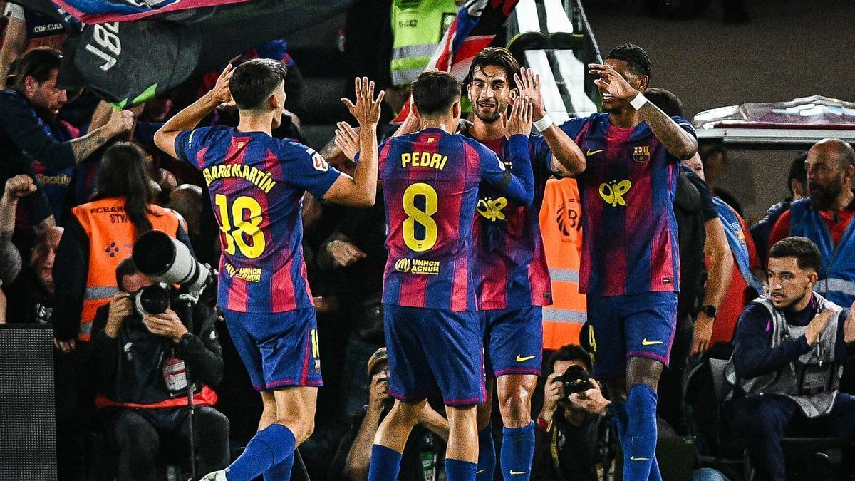 10 May 2026, Spain, Barcelona: Barcelona's Ferran Torres celebrates scoring his side's second goal with his teammates during the Spanish Primera Division soccer match between FC Barcelona and Real Madrid CF at Spotify Camp Nou Stadium. Photo: Matthieu Mirville/ZUMA Press Wire/dpa Matthieu Mirville/ZUMA Press Wir / DPA 10/05/2026 ONLY FOR USE IN SPAIN. Matthieu Mirville/ZUMA Press Wir / DPA;soccer;sports;football;Spain Primera Division - FC Barcelona vs Real Madrid CF