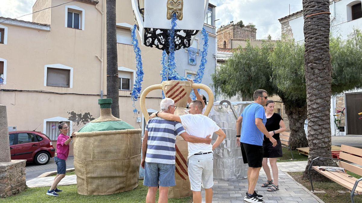 Carrers engalanats per a celebrar les Festes de l'Aigua més especials de Cabanes