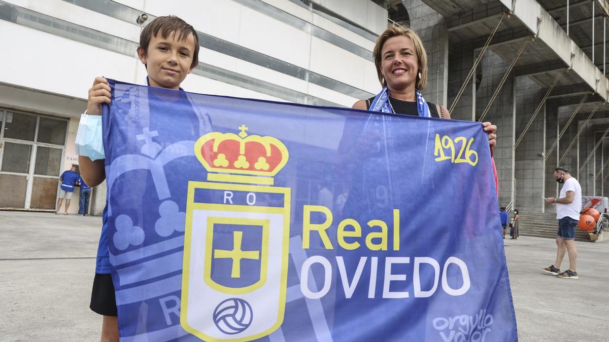 En imágenes: los aficionados del Real Oviedo vuelven al campo