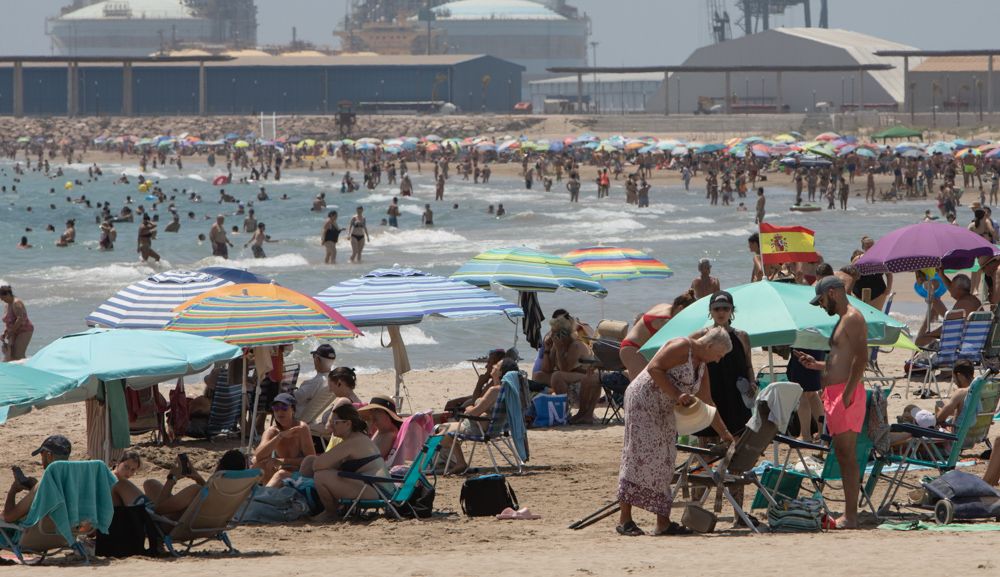 Éxodo a la playa del Port de Sagunt