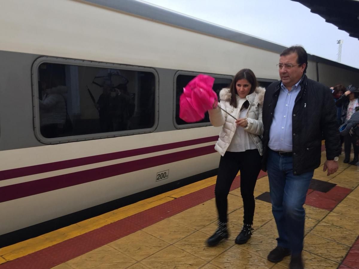 La manifestación por un tren digno para Extremadura en imágenes