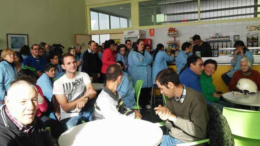 Ambiente en el centro de Asprosub durante el concierto.