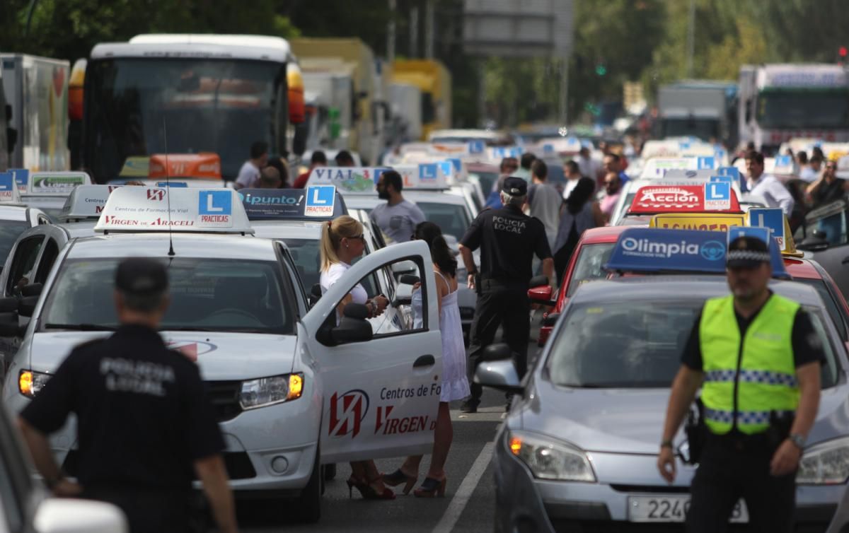 Fotogalería / Manifestación en Córdoba de autoescuelas