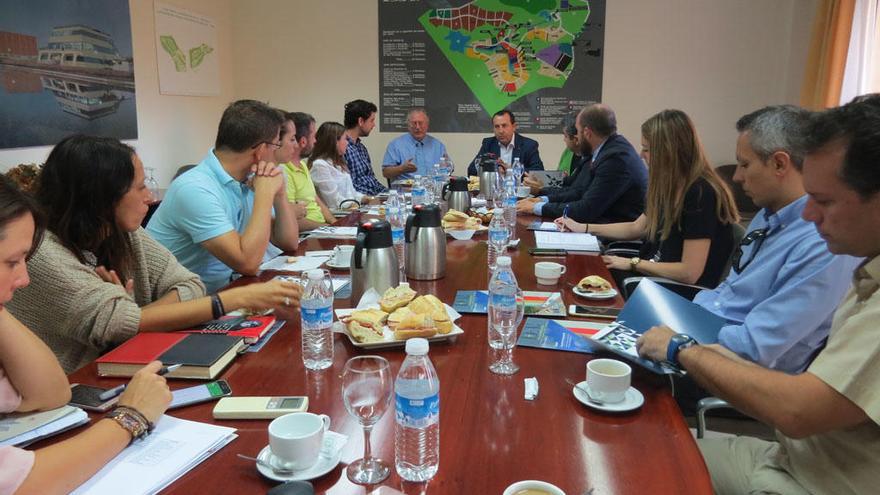 Ruiz Espejo y Romera se reunieron ayer con los empresarios.