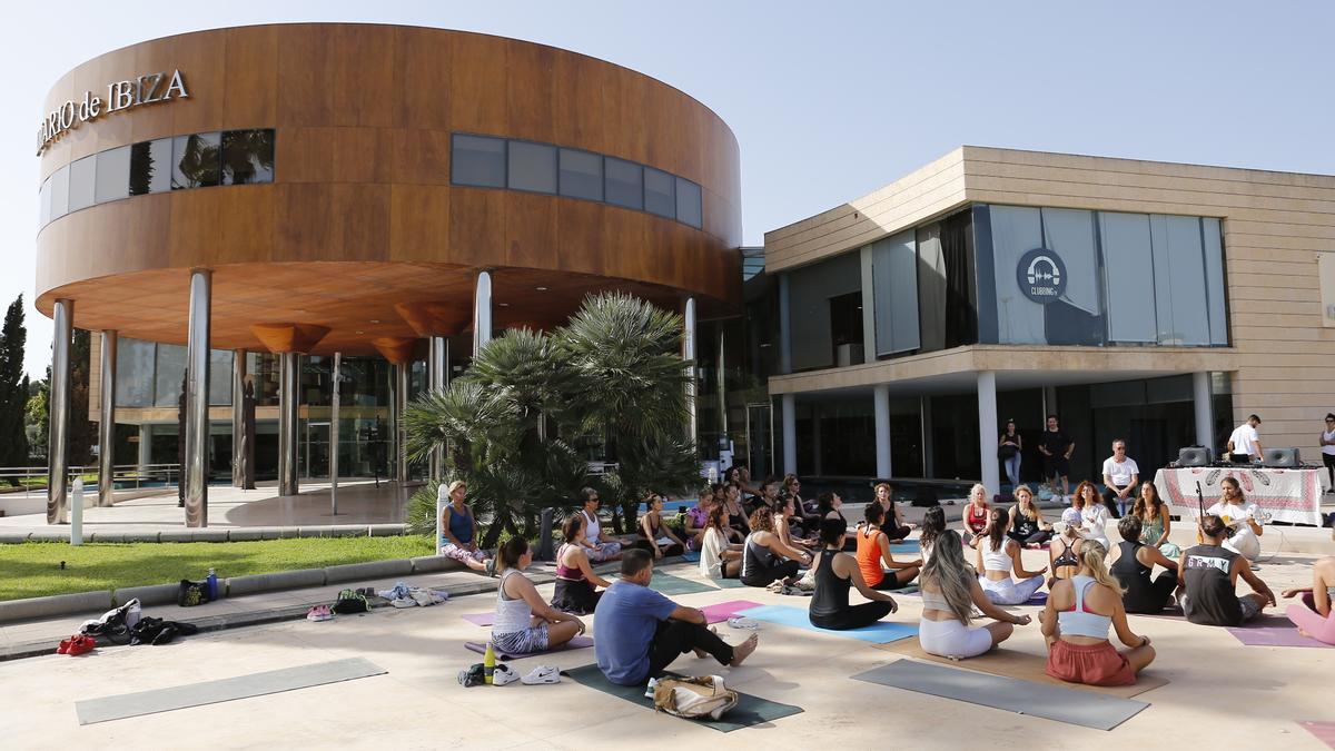 Un día de yoga en Ibiza