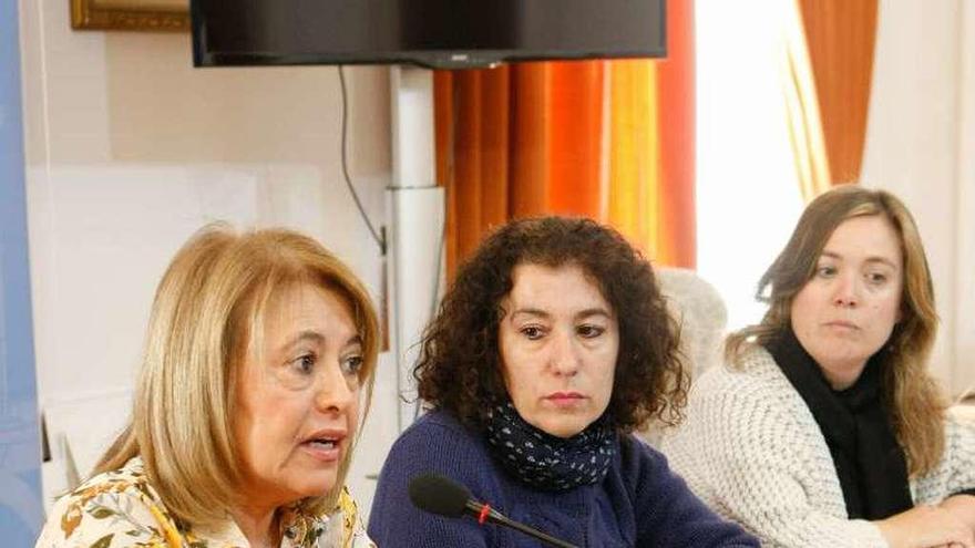 Pilar de la Higuera, María José González e Isabel Piñel.