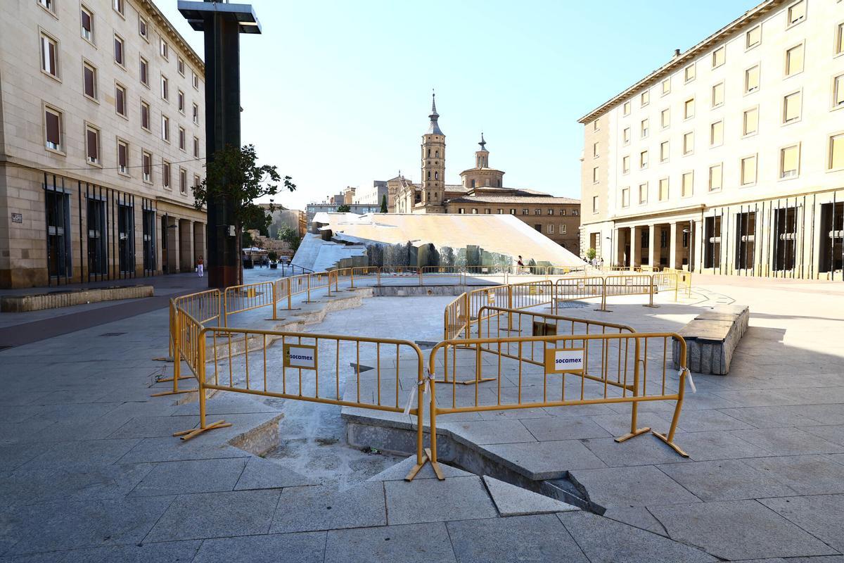 DESPERFECTOS EN LA PLAZA DEL PILAR, PLAZA DE LAS CATEDRALES, SUELOS MAL ESTADO, ALCORQUES ROTOS