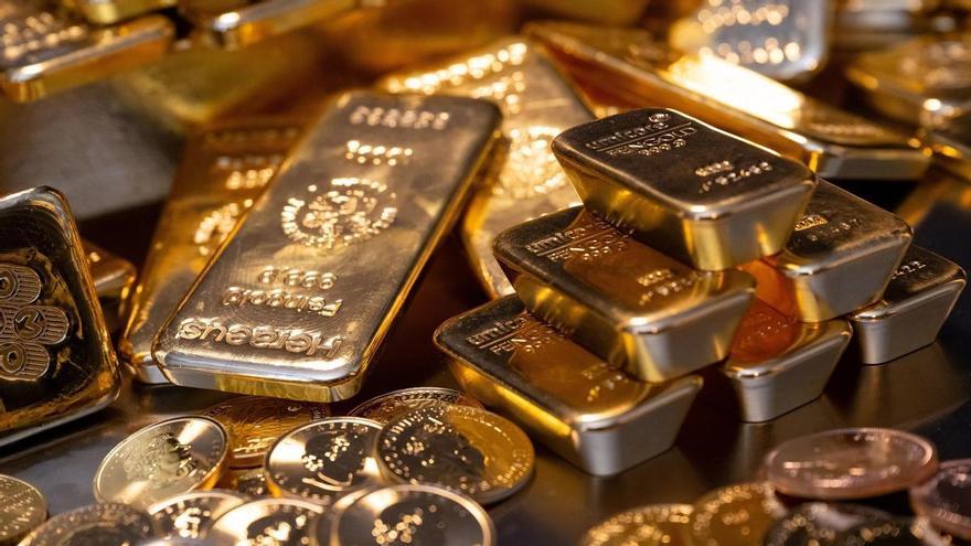 El oro fija un nuevo máximo histórico de 69.978,51 euros el kilo por la compra de bancos