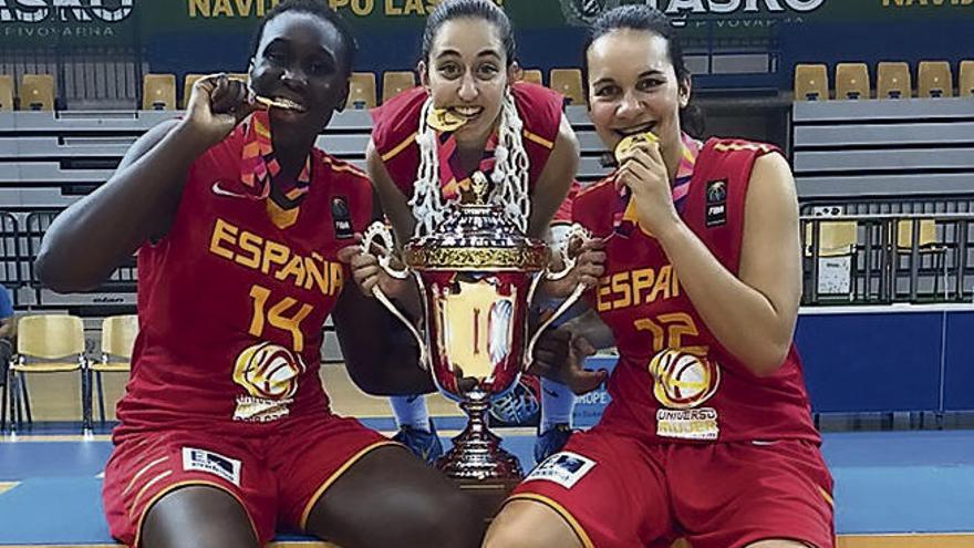 De izq. a dcha. las canarias Umo Diallo, Maite Cazorla y Naira Cáceres.