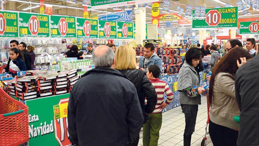 Familias enteras fueron a buscar el mejor regalo.