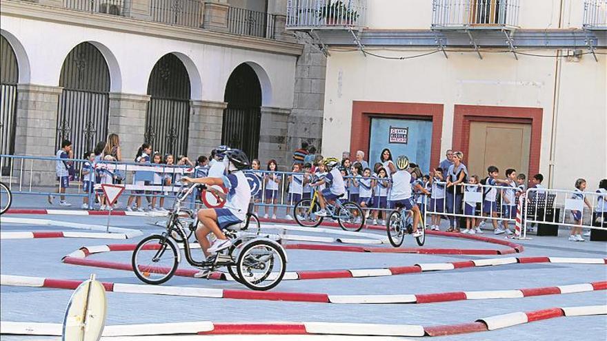 La policía se acerca a los vecinos con la II Semana de la Seguridad