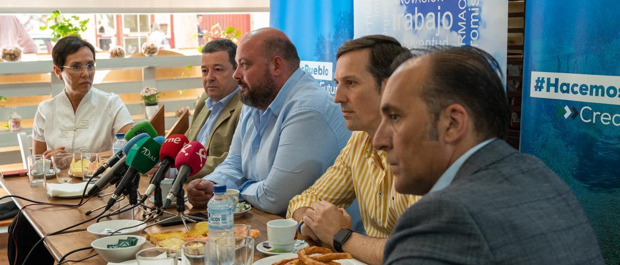 María José Solana, Juan Antonio Barrios, Manuel Naharro, Antonio Cavacasillas y Eladio Buzo, ayer, en el desayuno con la prensa.