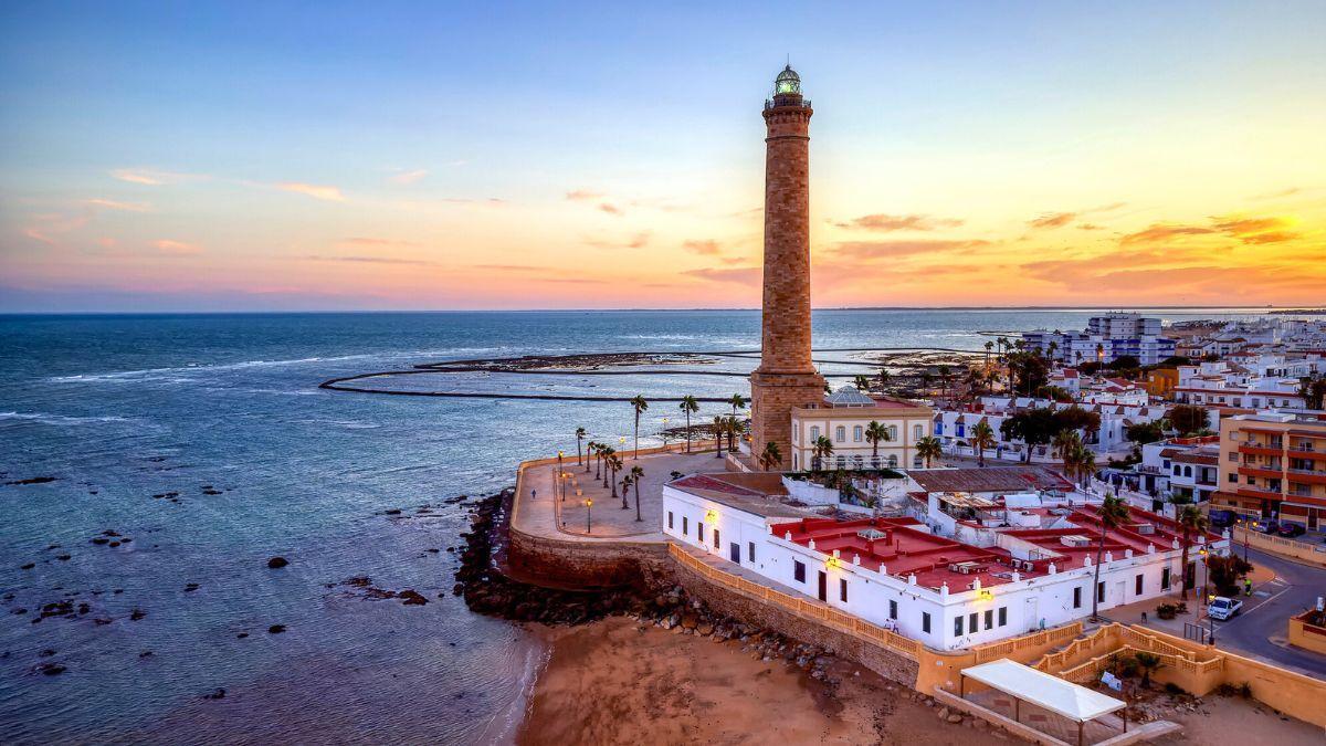 El faro más alto de España está en Cádiz y tiene más de 300 escalones