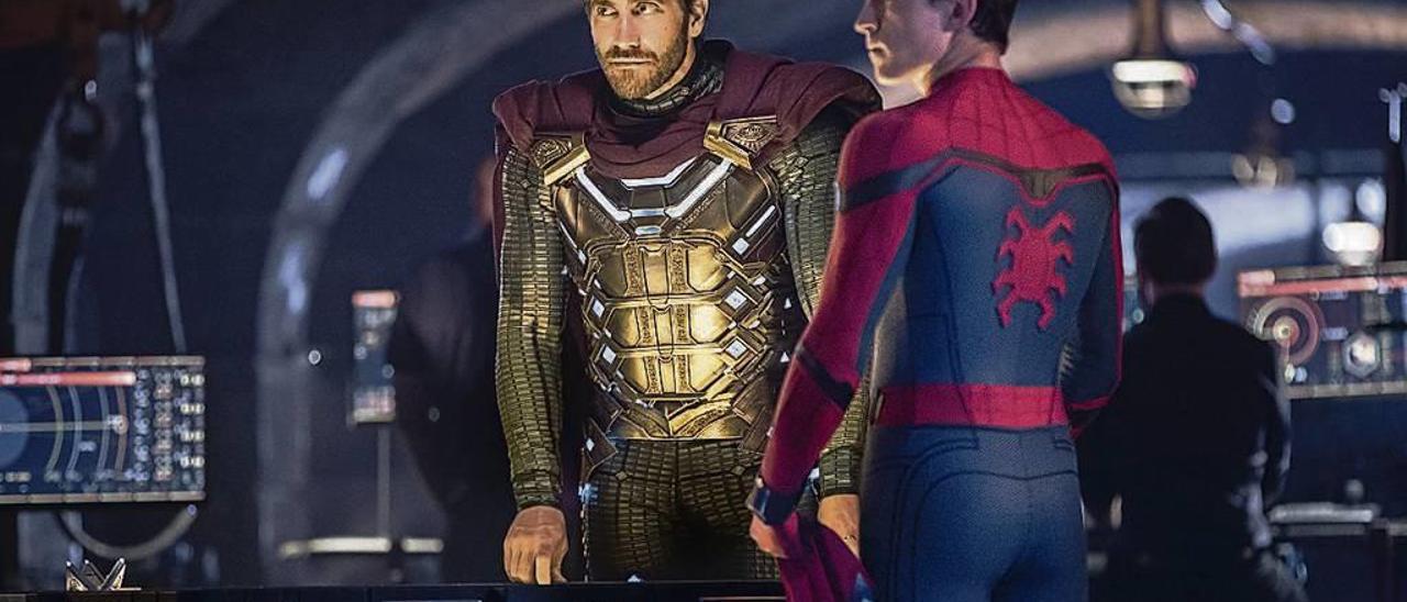 Jake Gyllenhaal (izquierda) y Tom Holland, en la última de Spider-Man. // Sony Pictures