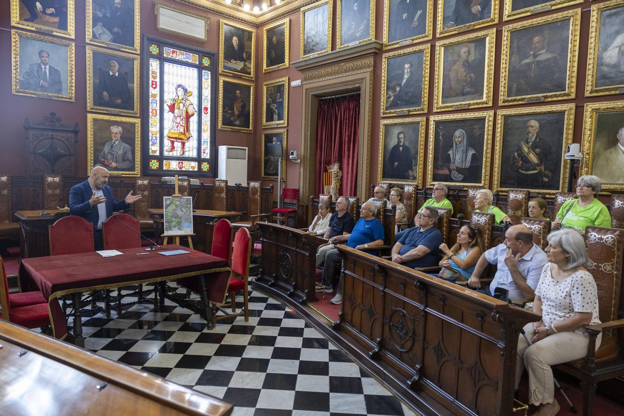 FOTOS | Así ha sido la firma de la compra de la finca de Son Quint, un "hito histórico" para los vecinos de Palma
