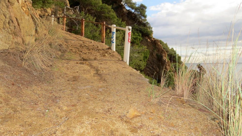 Obres al camí de ronda de Cala Bona