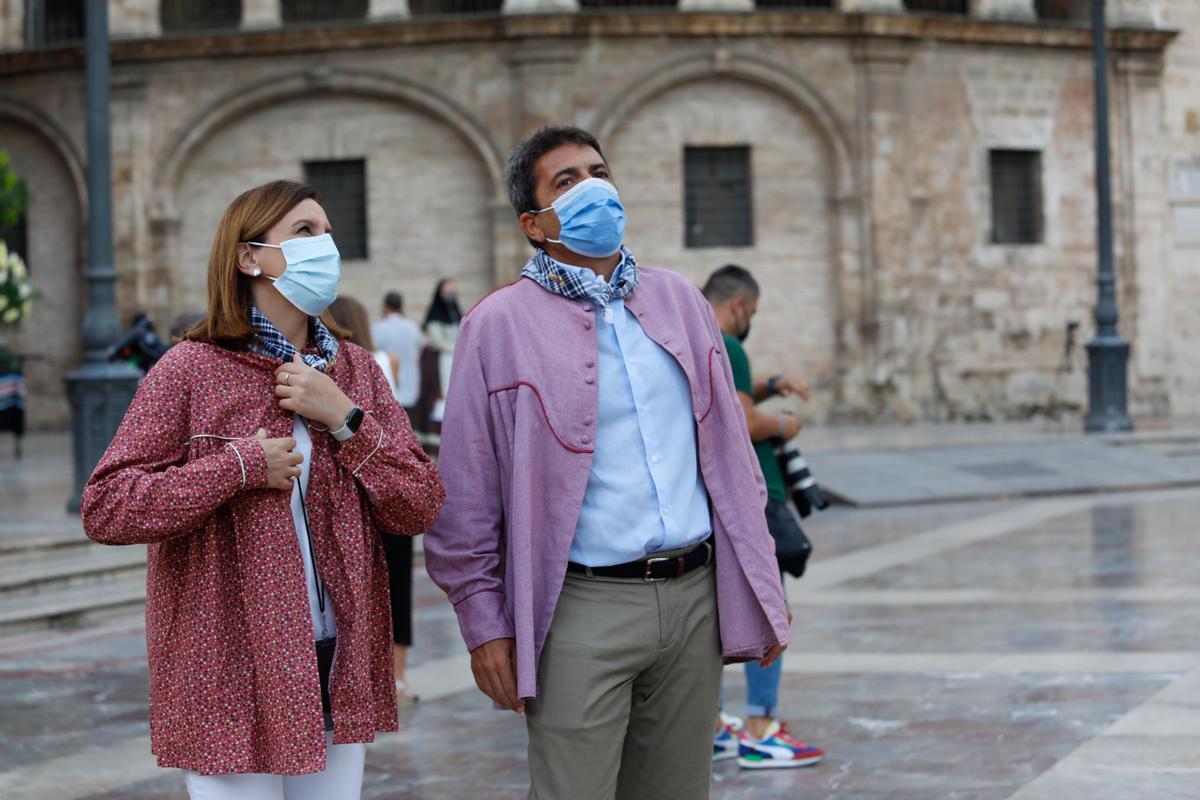 Comisiones que han desfilado por las calles Mar y Avellanas entre las 19.00 y las 20.00 horas Comisiones que han desfilado por las calles Mar y Avellanas entre las 19.00 y las 20.00 horas