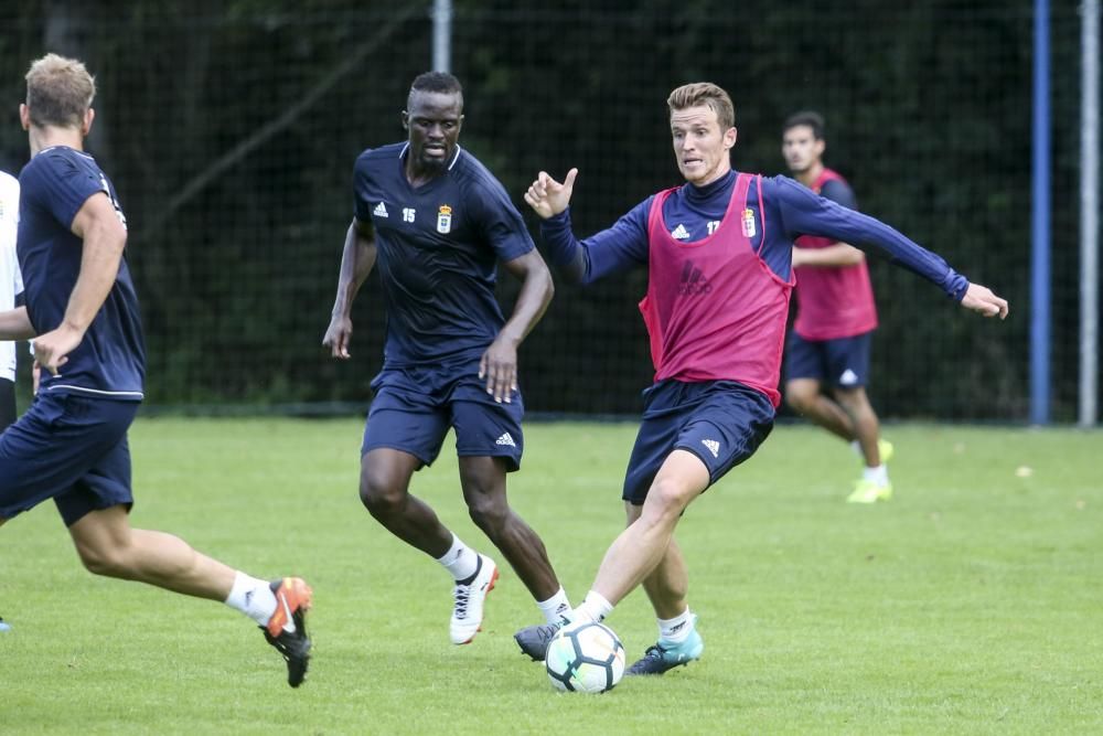 Entrenamiento del Real Oviedo en el Requexón