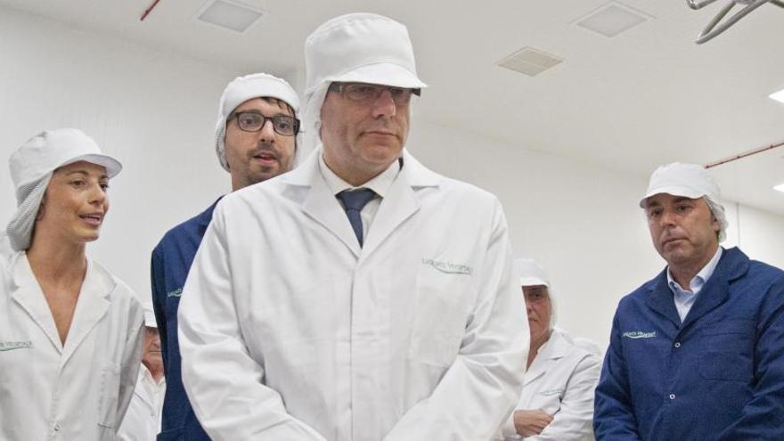 Puigdemont visitant la fàbrica de Liquats Vegetals a Viladrau