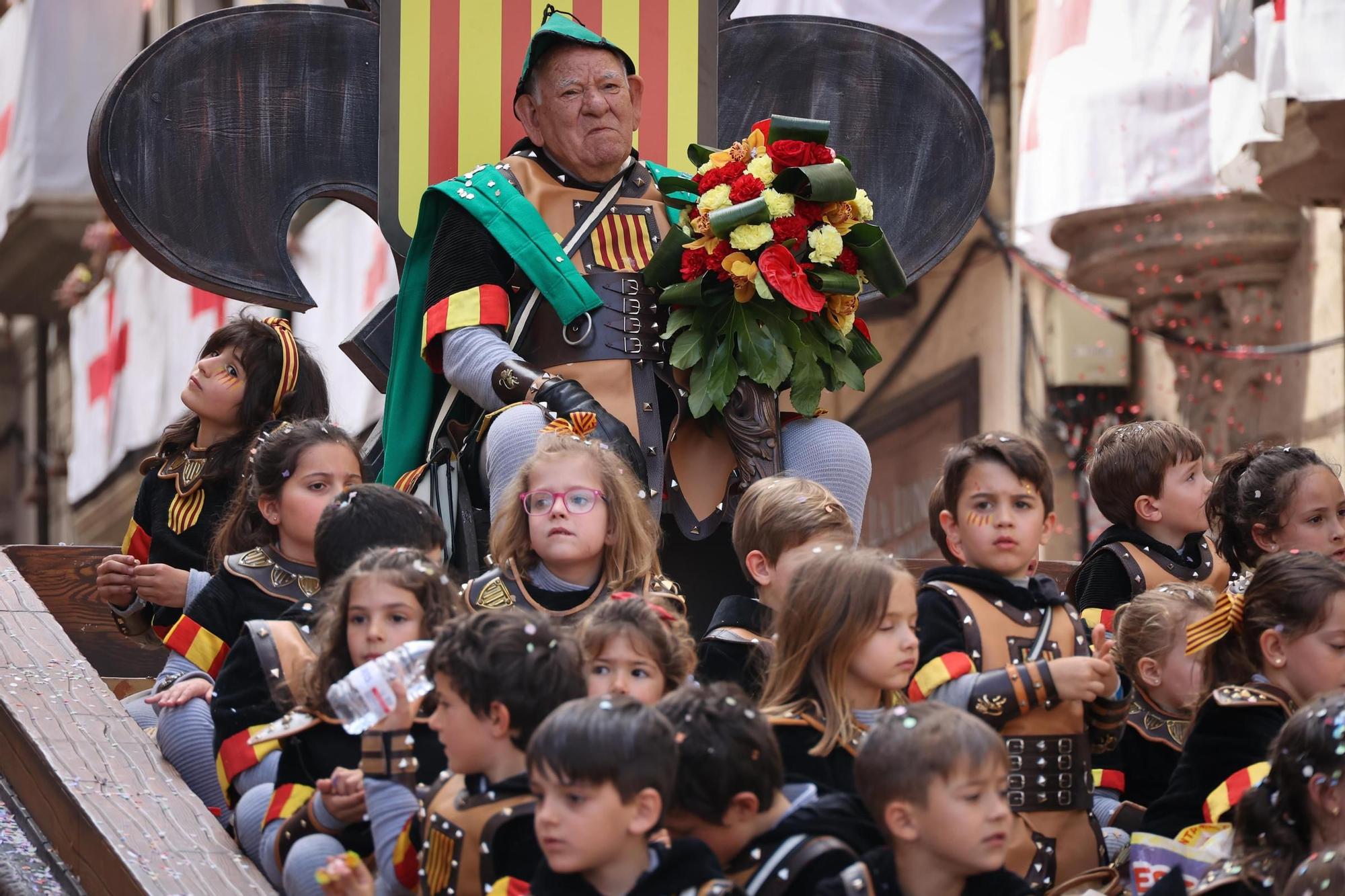 Alcoy se entrega al espectáculo de las tropas cristianas