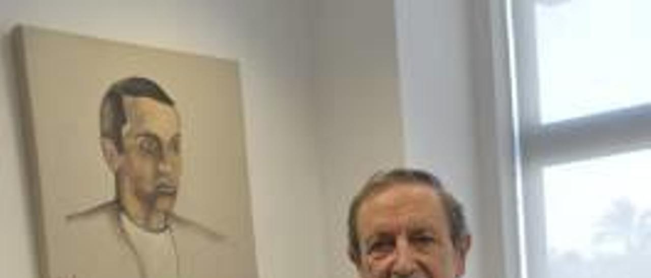 Francisco Esteve, esta semana, en su despacho de la Cátedra Miguel Hernández.