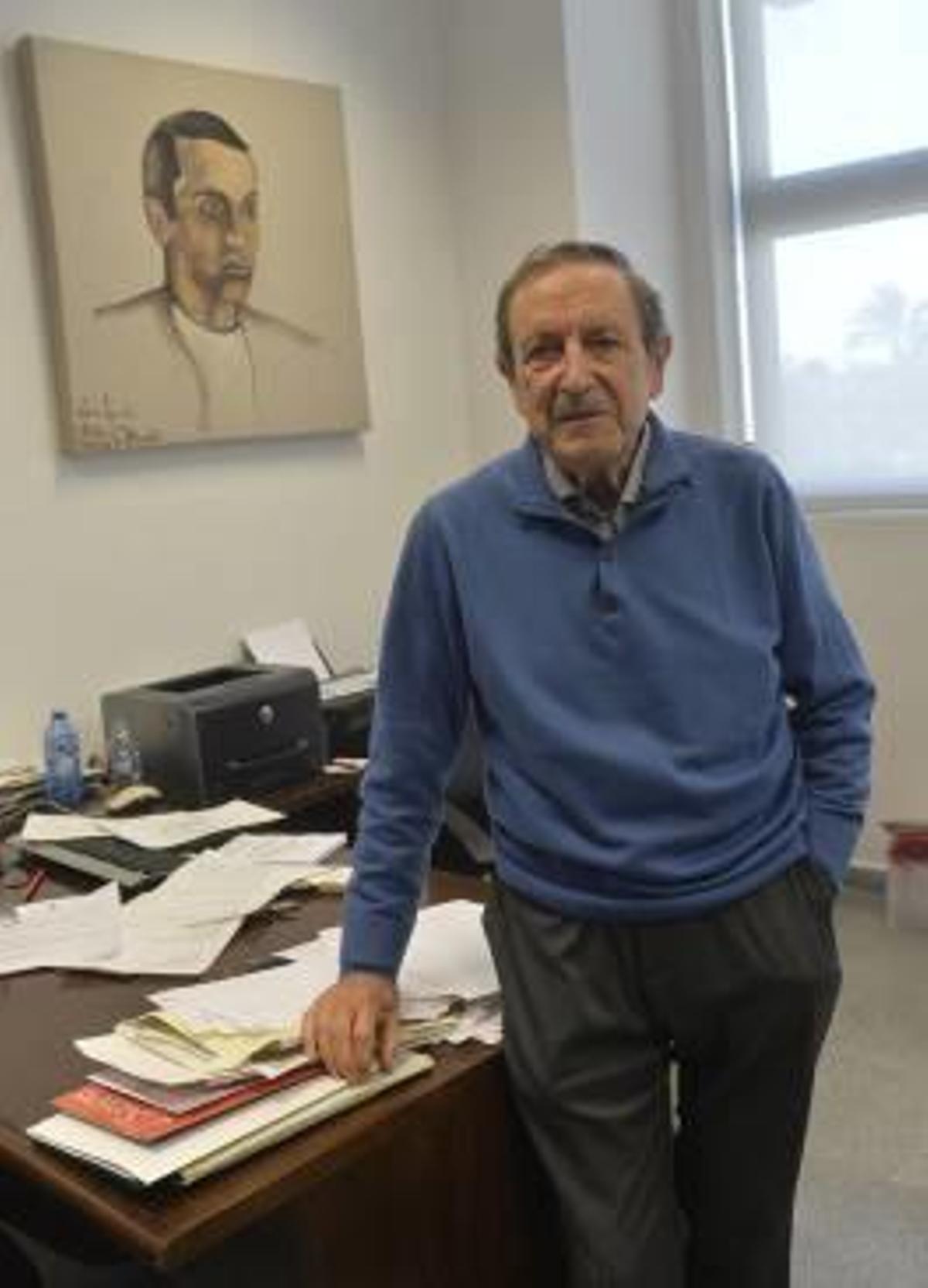 Francisco Esteve, esta semana, en su despacho de la Cátedra Miguel Hernández.