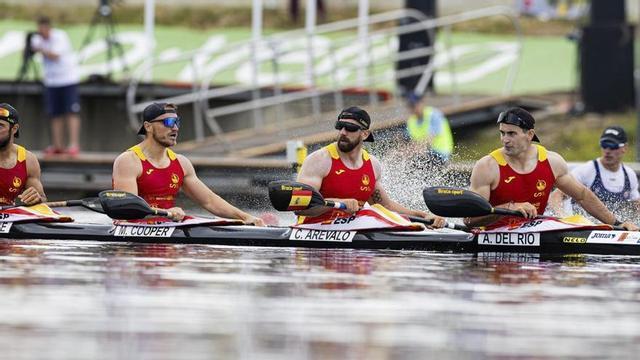 Germade y Arévalo, tras lograr el bronce con el K4. | RFEP
