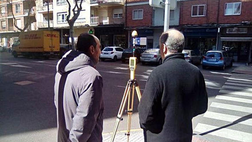 Pruebas de medición de la radiación de una antena de telefonía móvil en Zamora