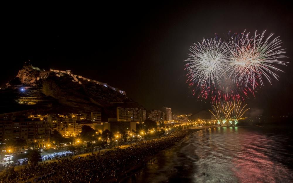 Fuegos cromáticos la primera noche