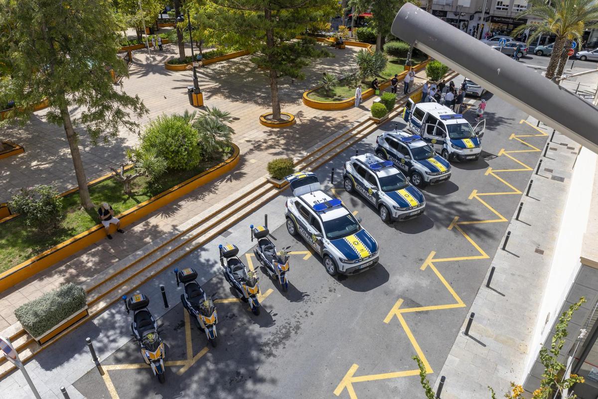 Presentación de los vehículos policiales en Torrevieja