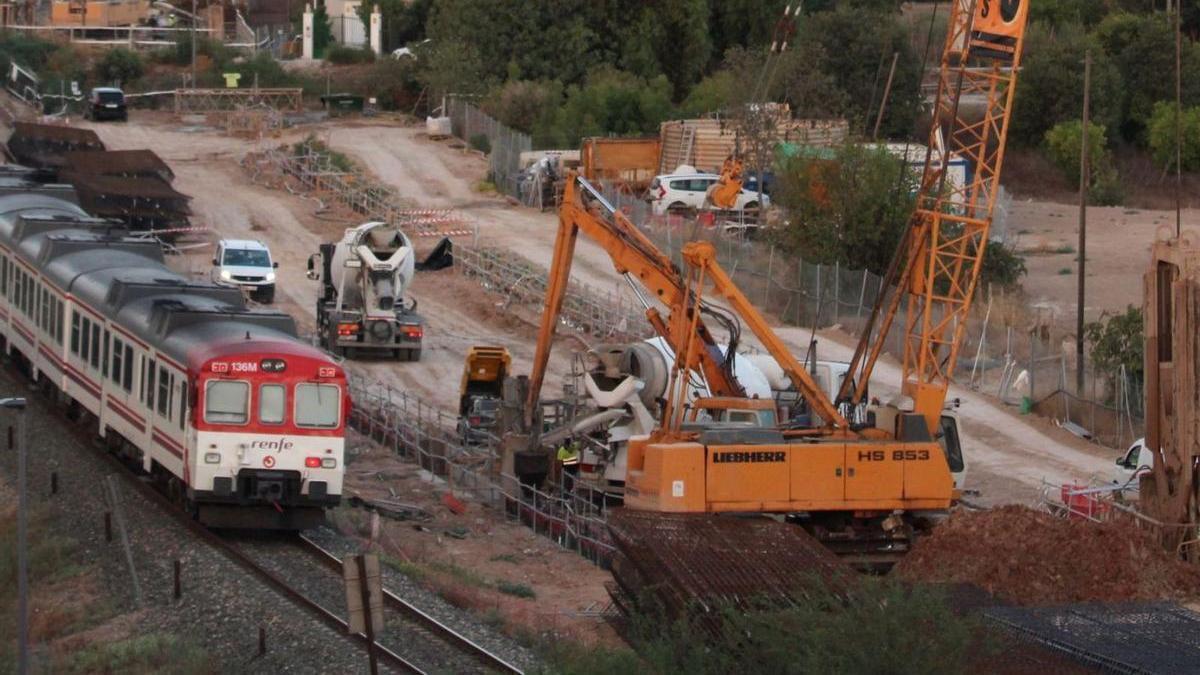 Obras en la estación de tren en Alcantarilla. | JUAN CARLOS CAVAL