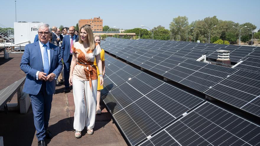 La UEx pone en marcha una instalación solar fotovoltaica que le permitirá ahorrar 800.000 euros al año