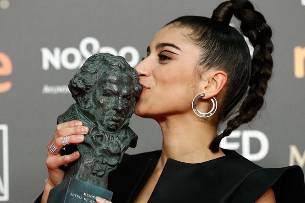 Carolina Yuste y su doble 'eyeliner' en los Premios Goya 2019